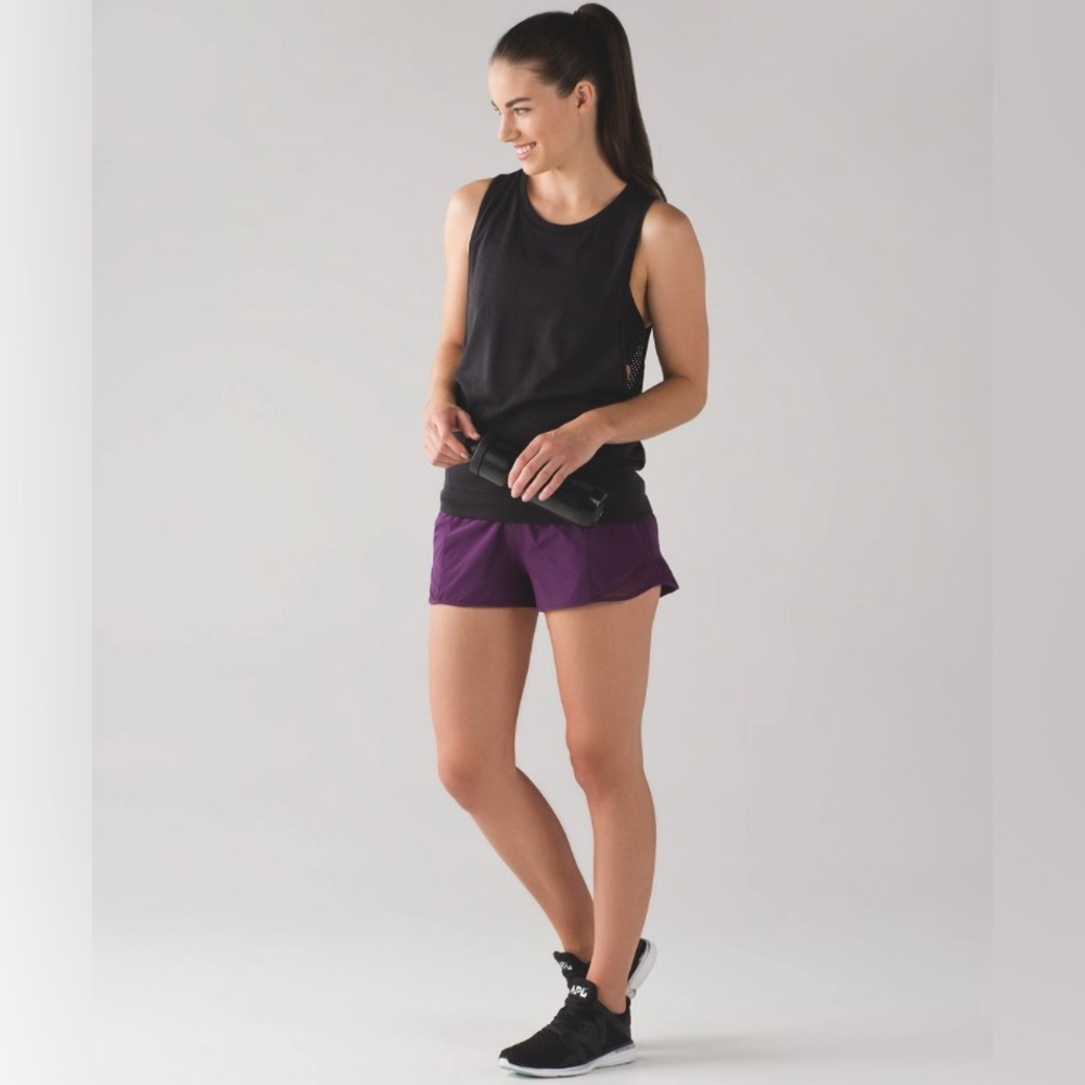 LULULEMON HOTTY HOT LOW RISE 2.5 SHORTS Darkest Magenta Size 6